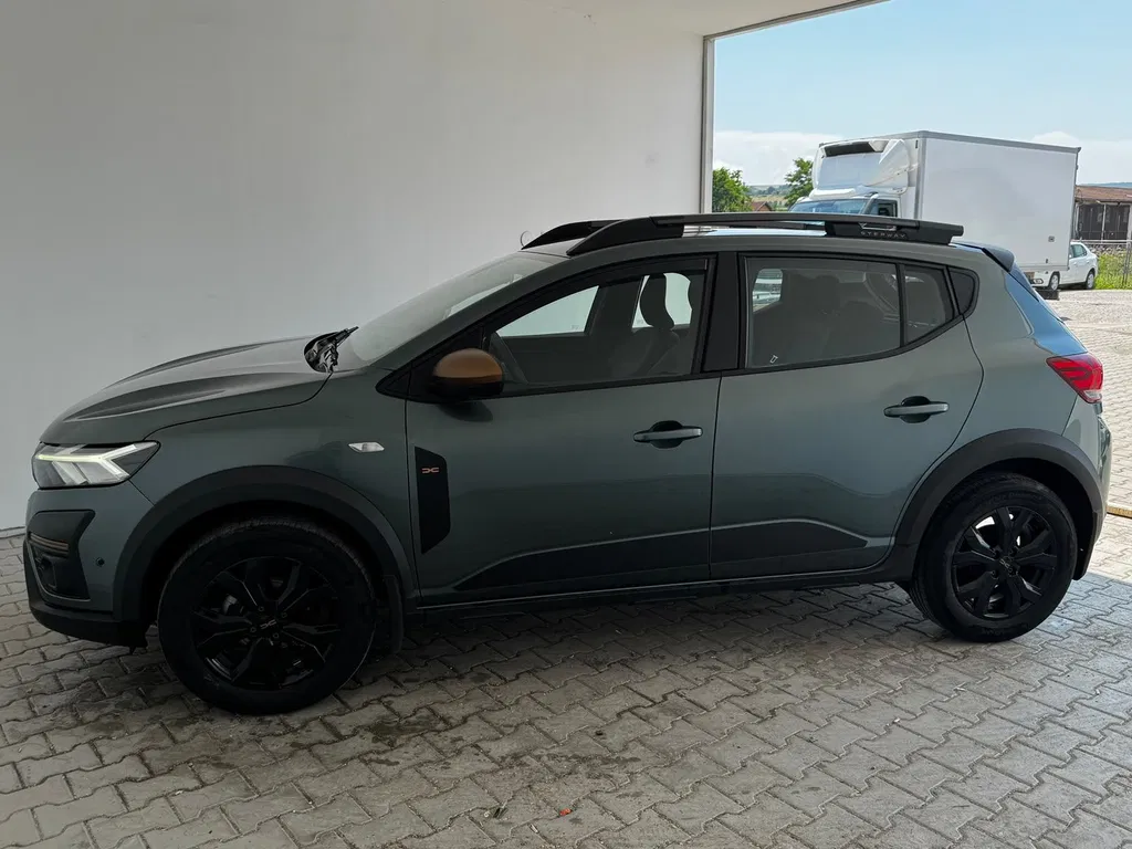 Fotografie: 2023 Dacia Sandero