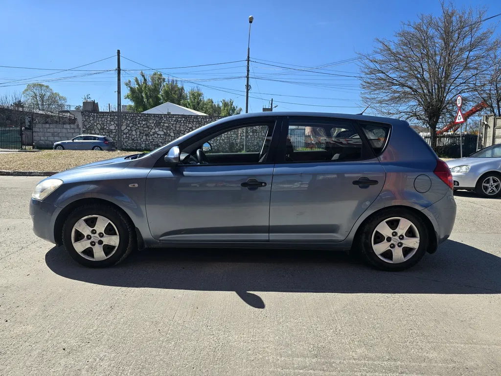 Fotografie: 2009 Kia Ceed