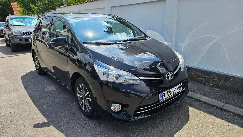 Fotografie: 2013 Toyota Verso