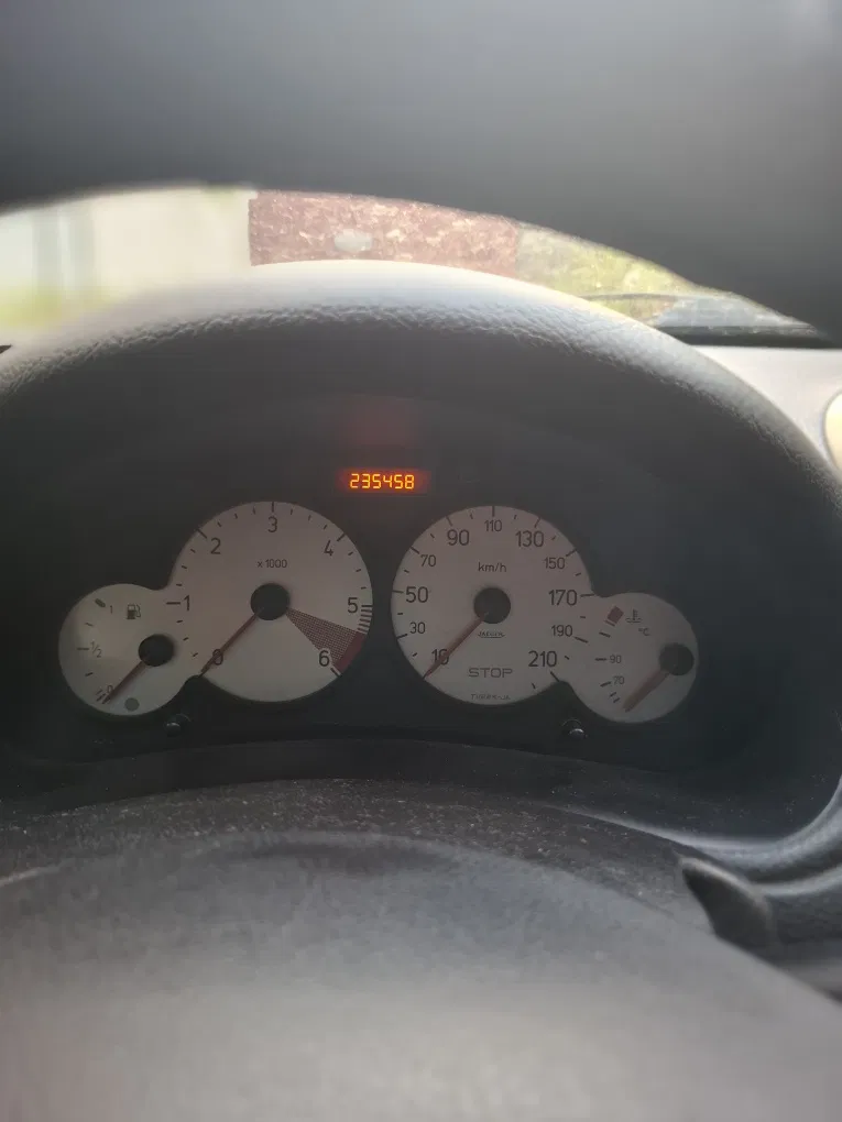 Fotografie: 2004 Peugeot 206