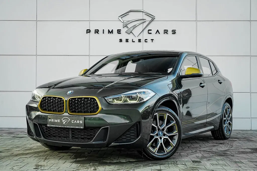 Fotografie: 2022 BMW X2