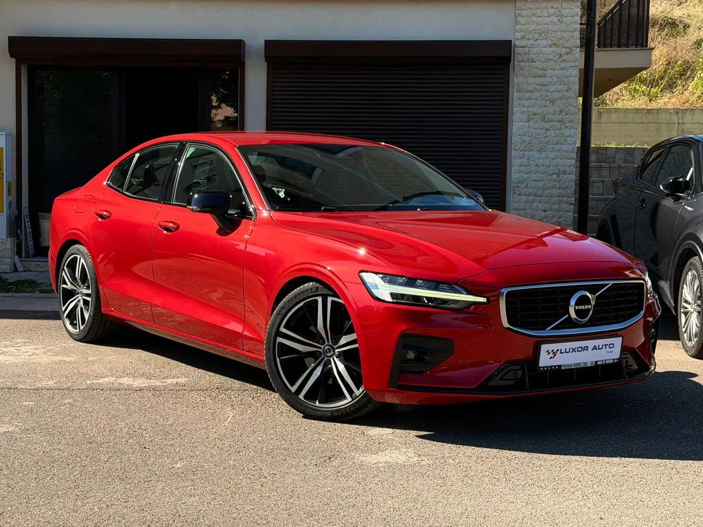 Fotografie: 2021 Volvo S60