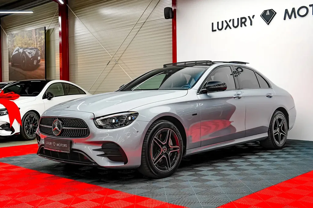 Fotografie: 2021 Mercedes-Benz E Class