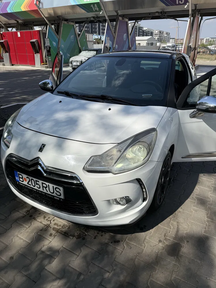 Fotografie: 2011 Citroen DS3