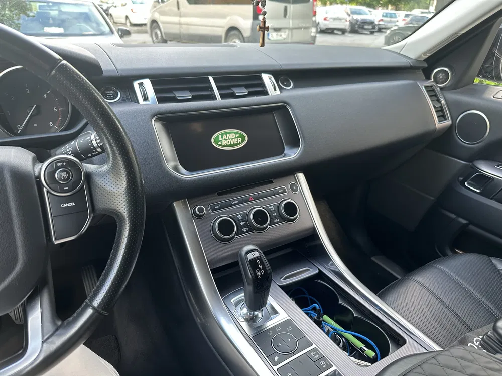 Fotografie: 2017 Land Rover Range Rover Sport