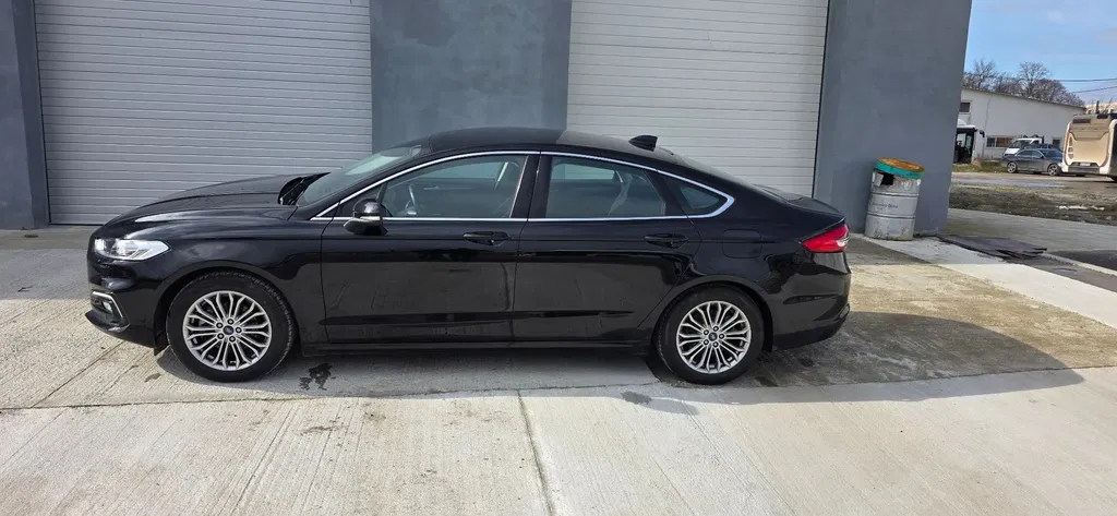 Fotografie: 2021 Ford Mondeo