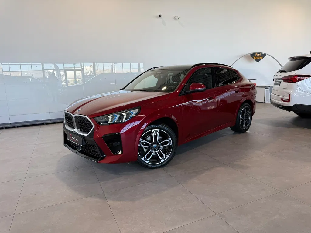 Fotografie: 2024 BMW X2