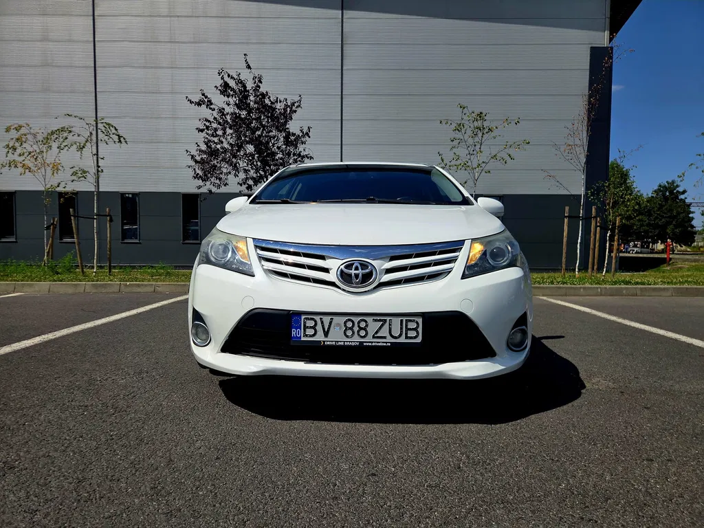 Fotografie: 2012 Toyota Avensis