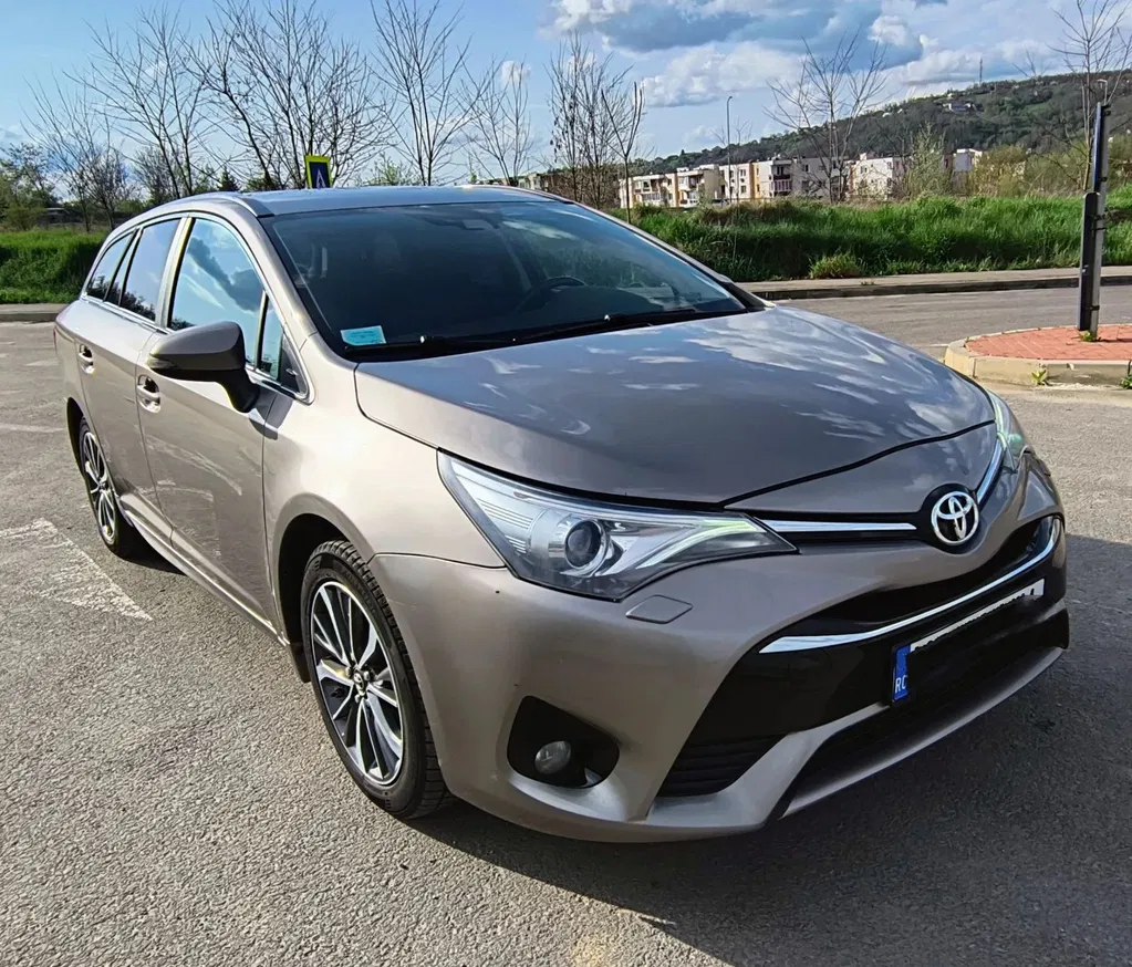Fotografie: 2016 Toyota Avensis