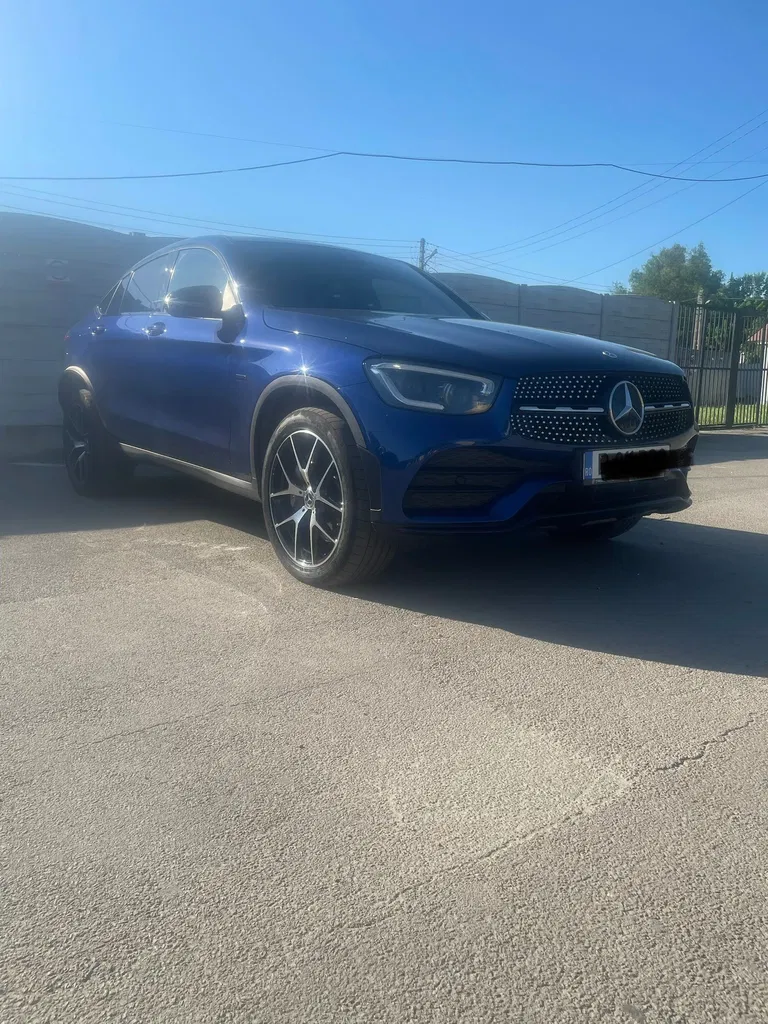 Fotografie: 2021 Mercedes-Benz GLC