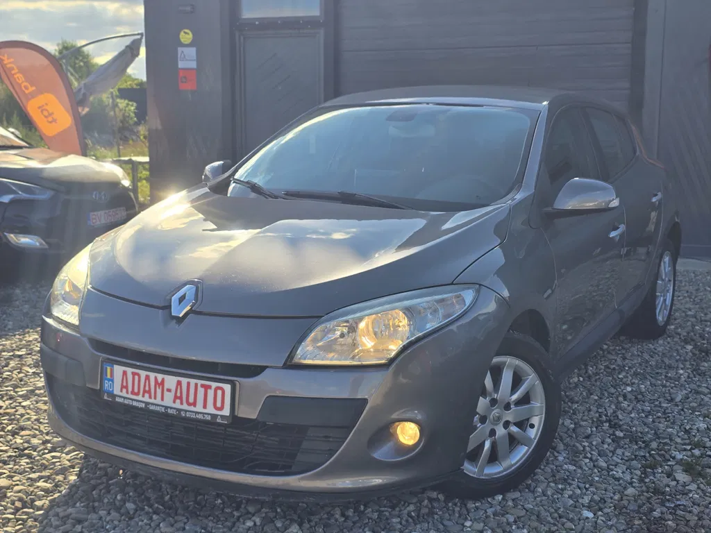 Fotografie: 2010 Renault Megane
