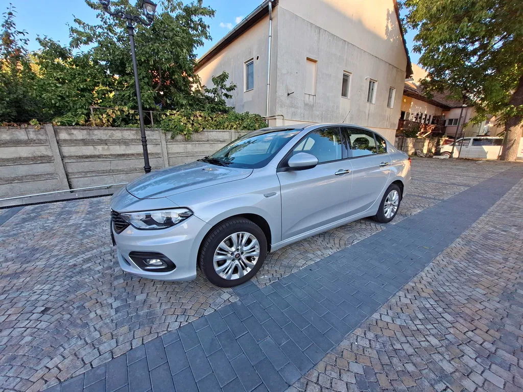 Fotografie: 2016 Fiat Tipo