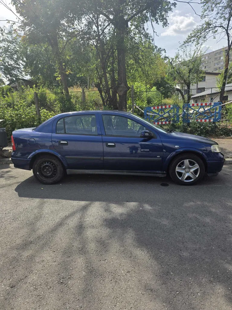 Fotografie: 2008 Opel Astra