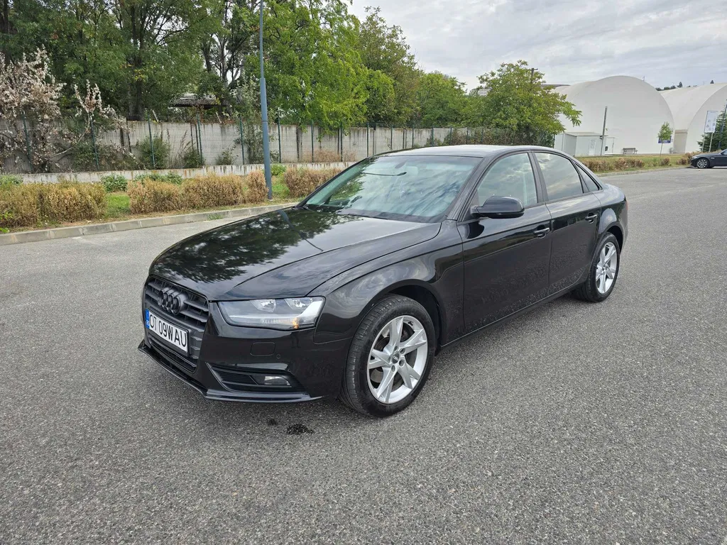 Fotografie: 2012 Audi A4 Limuzina