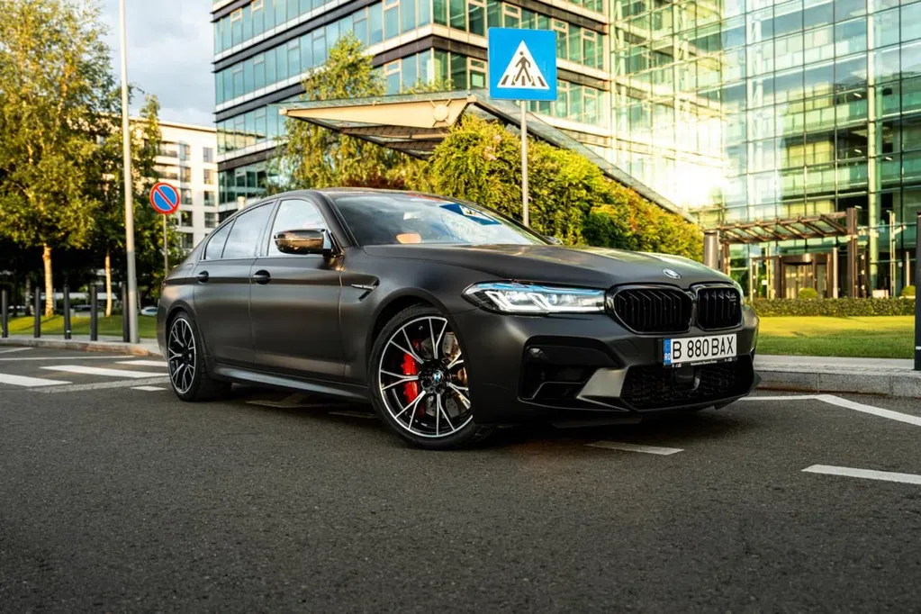 Fotografie: 2023 BMW M5