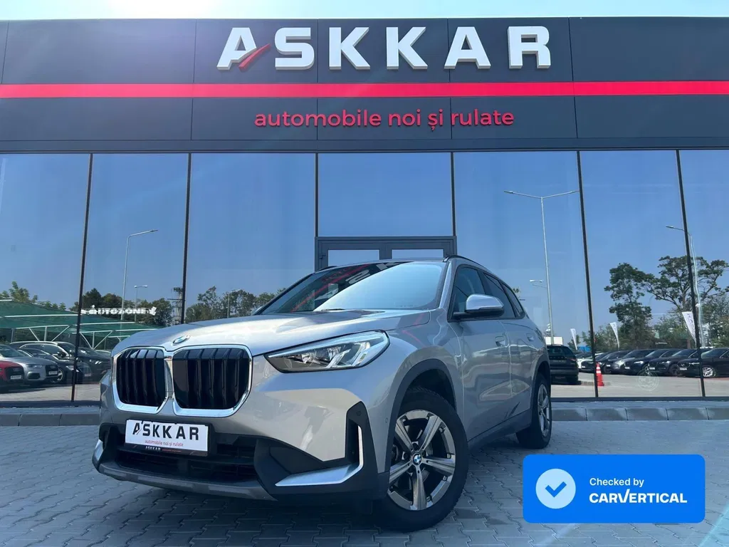 Fotografie: 2023 BMW X1