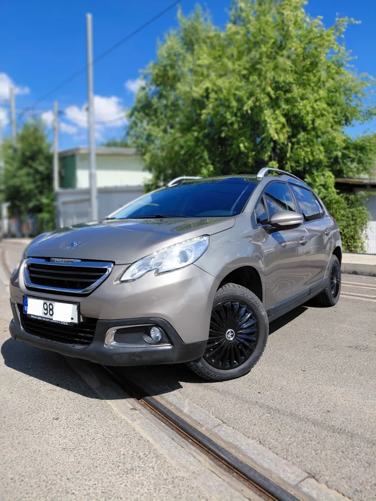 Fotografie: 2014 Peugeot 2008