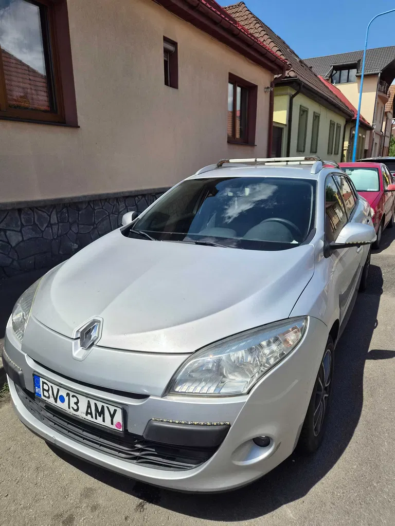 Fotografie: 2012 Renault Megane