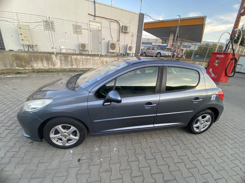 Fotografie: 2008 Peugeot 207