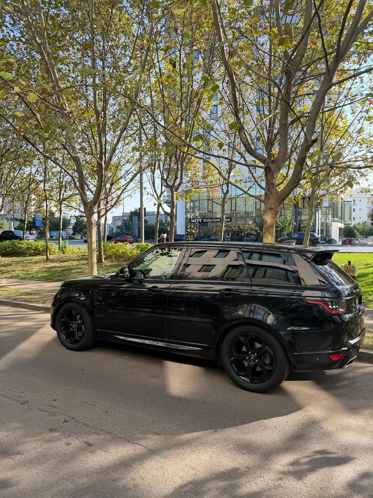 Fotografie: 2018 Land Rover Range Rover Sport