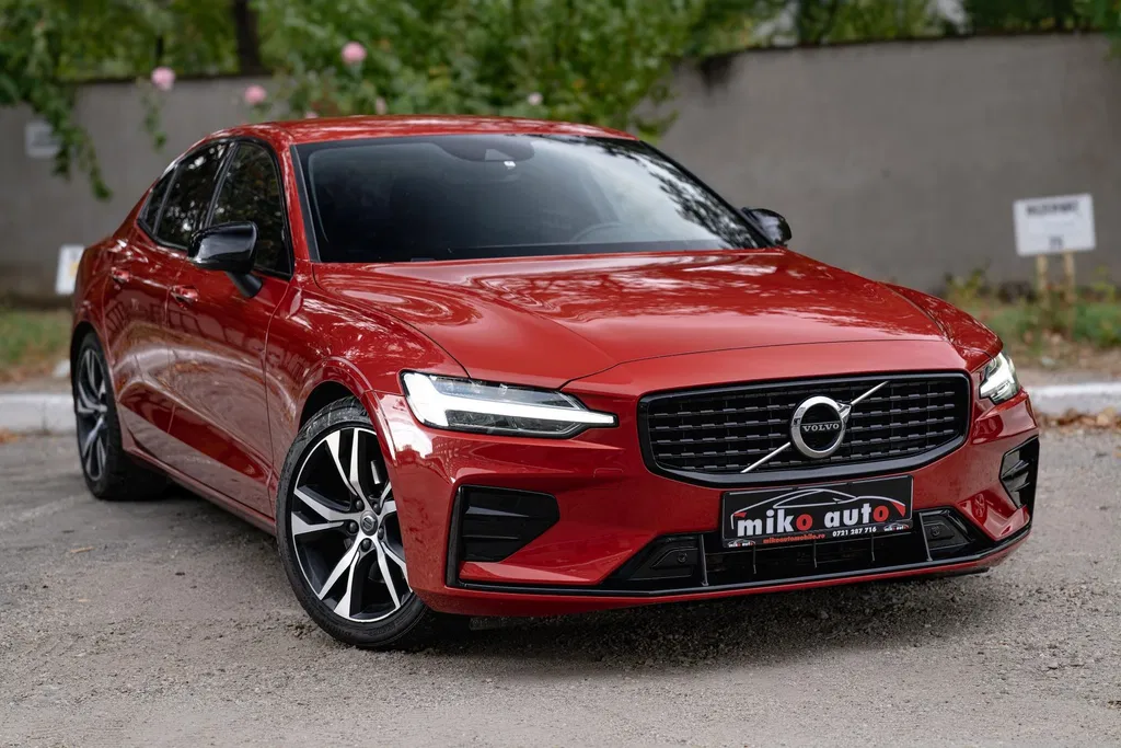 Fotografie: 2021 Volvo S60
