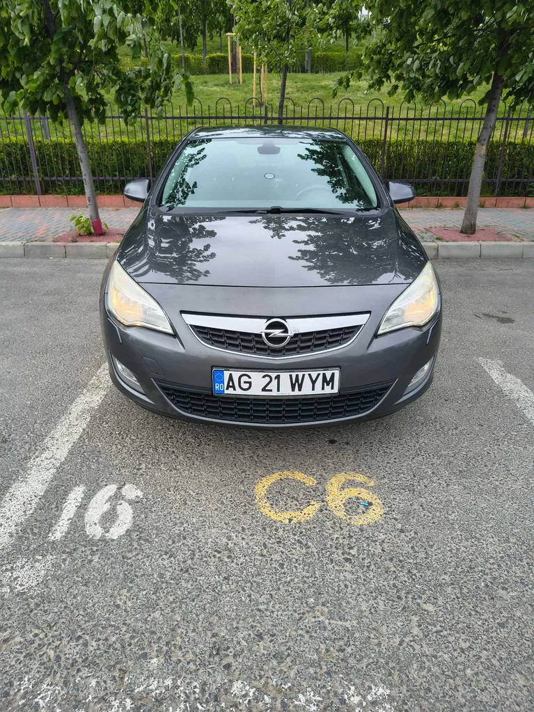 Fotografie: 2010 Opel Astra