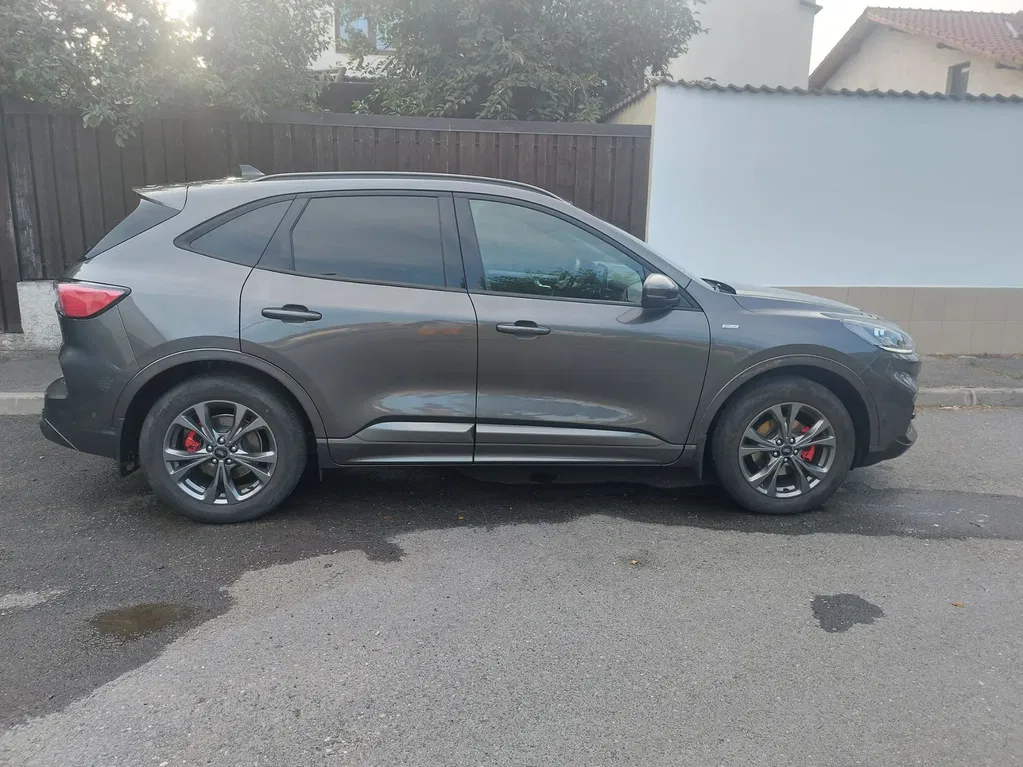 Fotografie: 2023 Ford Kuga