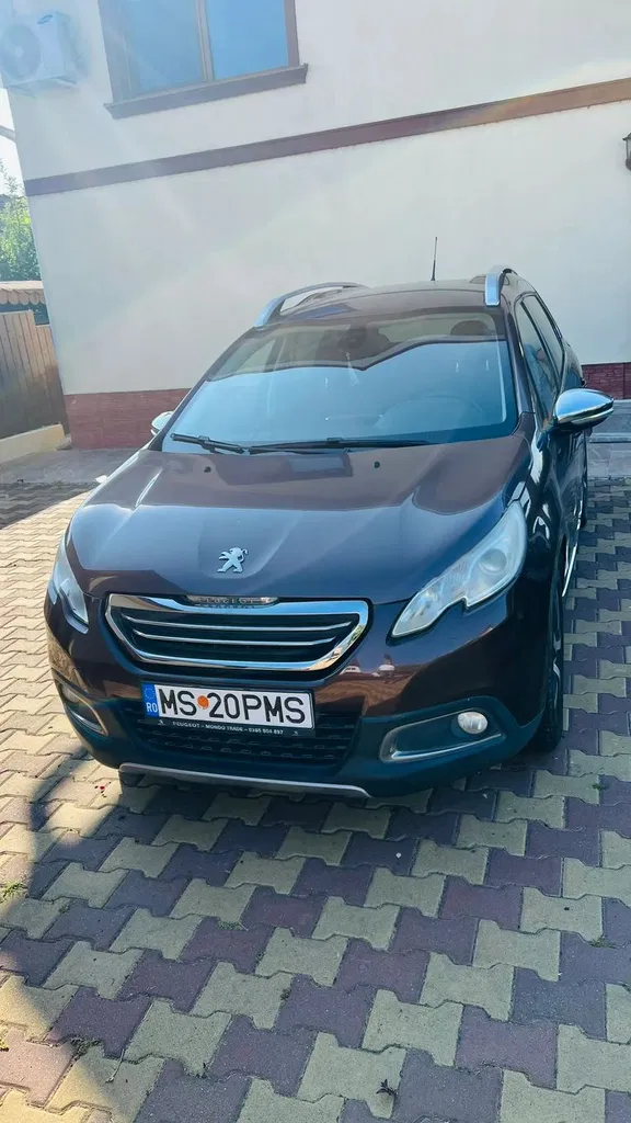 Fotografie: 2014 Peugeot 2008