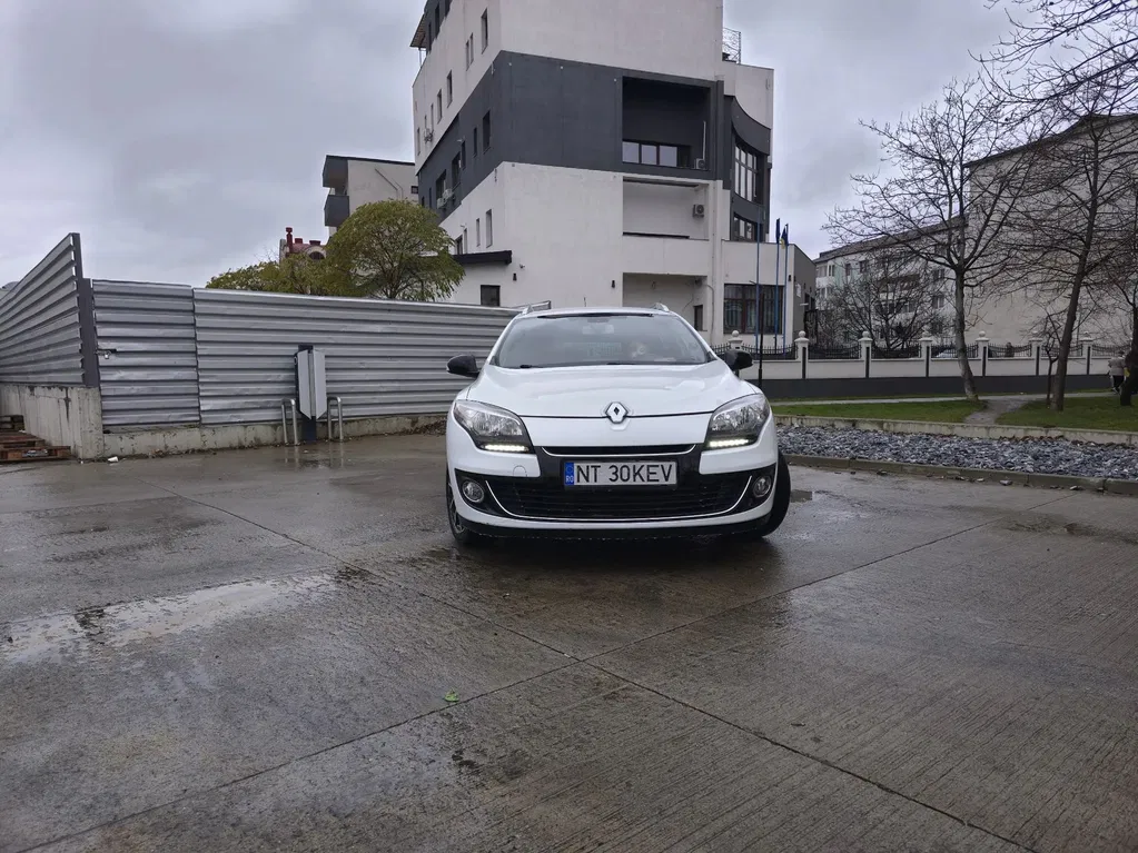 Fotografie: 2013 Renault Megane