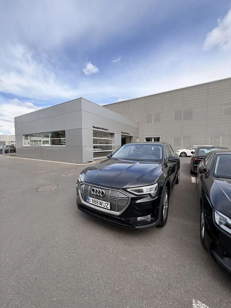 Fotografie: 2021 Audi e-tron