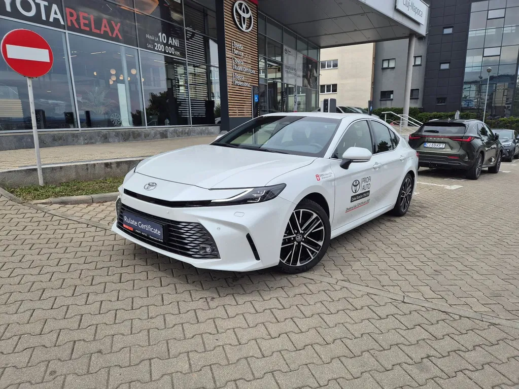 Fotografie: 2024 Toyota Camry