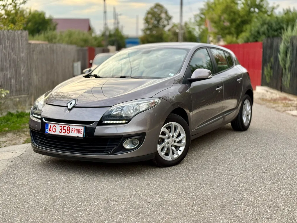 Fotografie: 2012 Renault Megane
