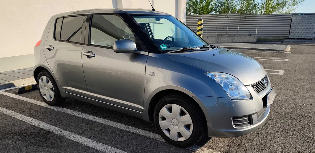 Fotografie: 2010 Suzuki Swift