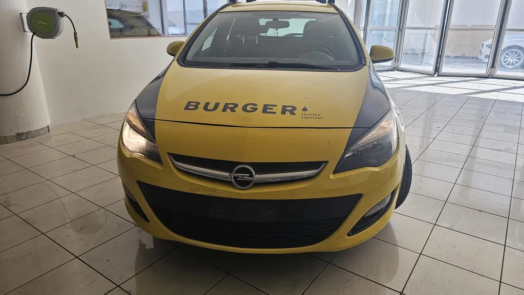 Fotografie: 2012 Opel Astra