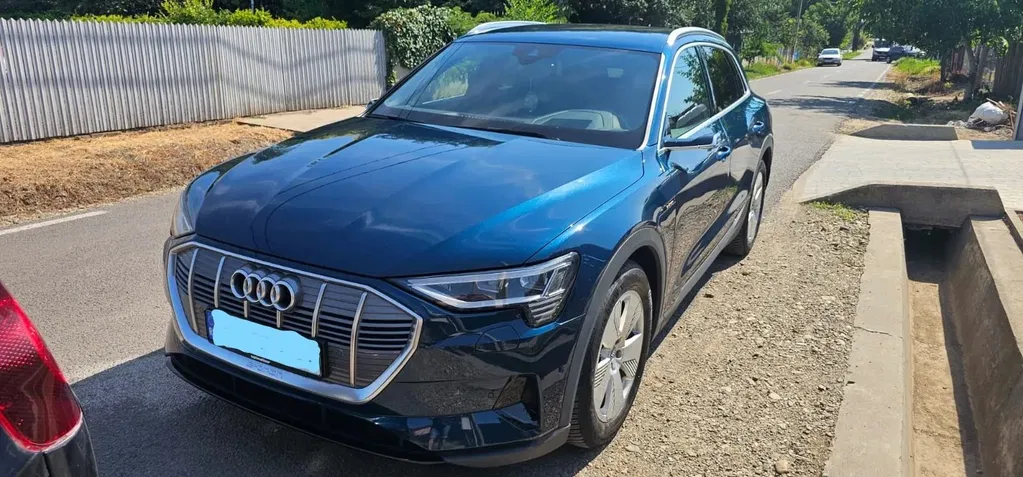 Fotografie: 2020 Audi e-tron