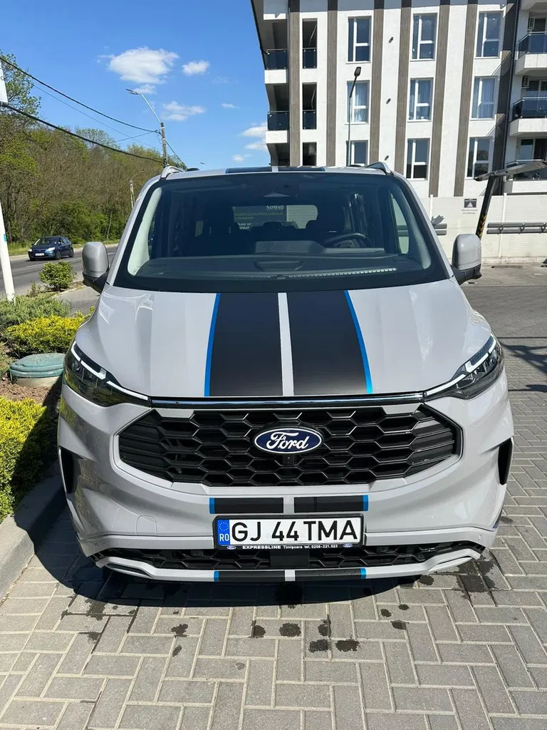 Fotografie: 2025 Ford Tourneo Custom