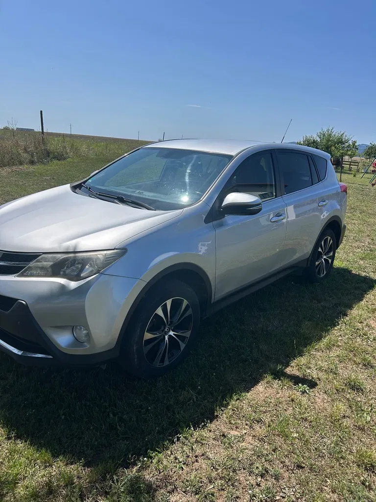 Fotografie: 2015 Toyota RAV-4