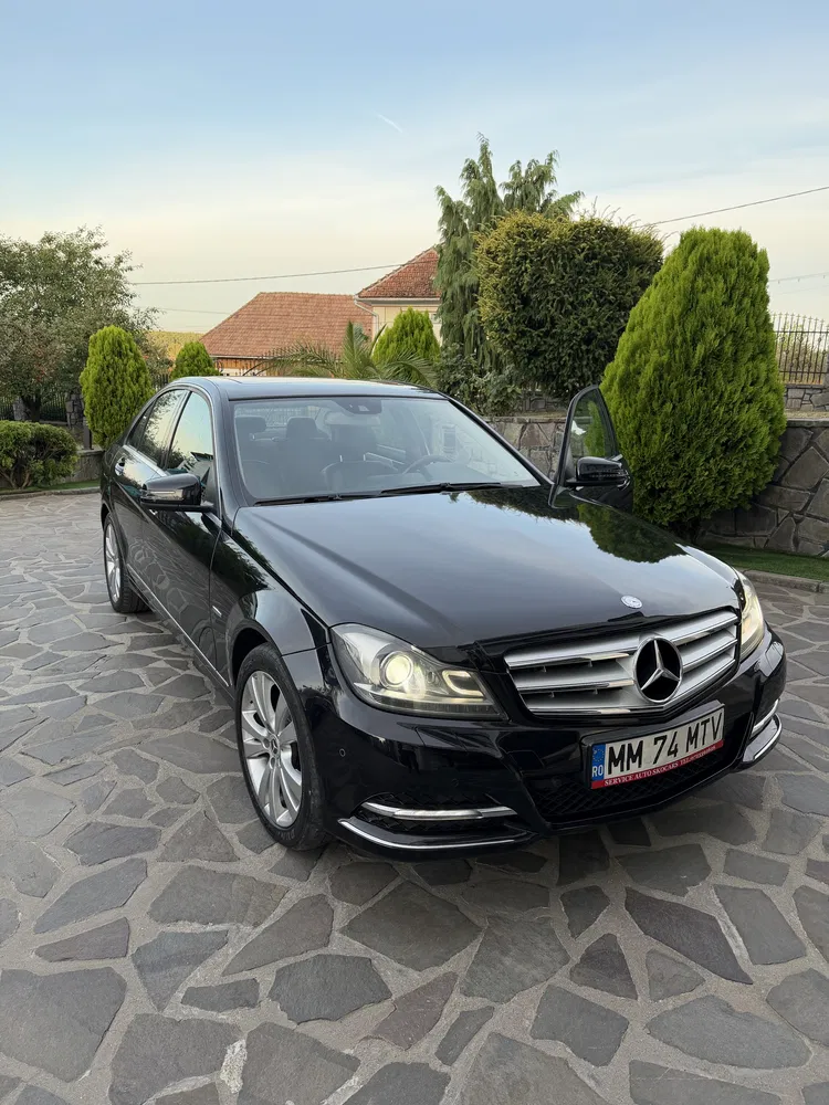 Fotografie: 2012 Mercedes-Benz C