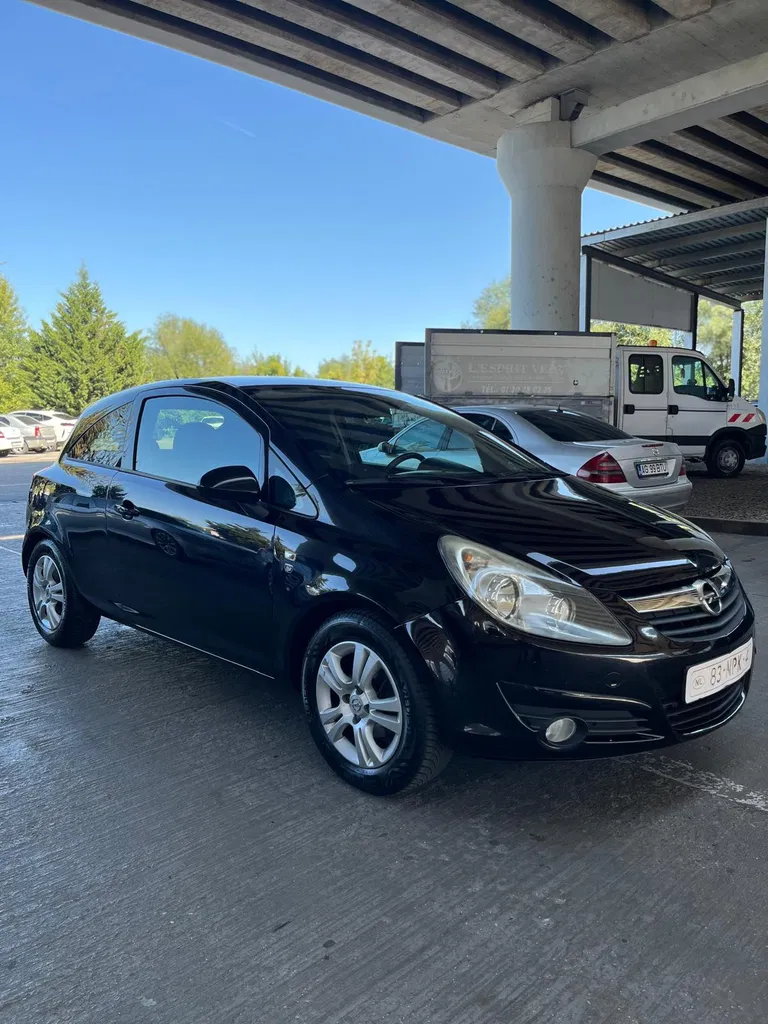 Fotografie: 2010 Opel Corsa