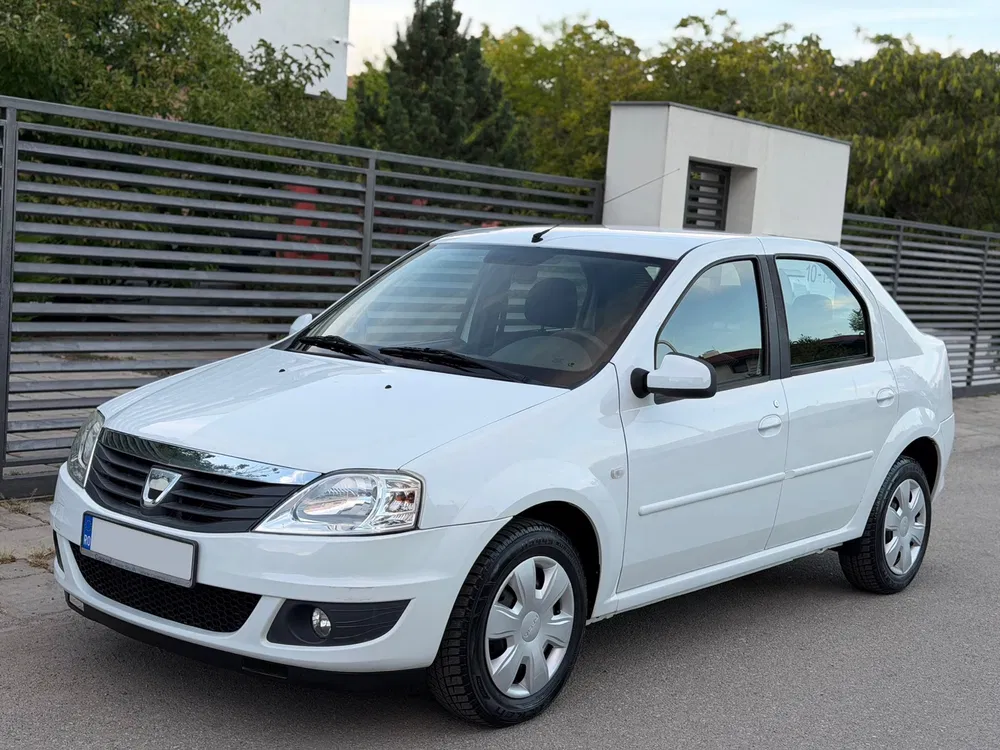Fotografie: 2011 Dacia Logan
