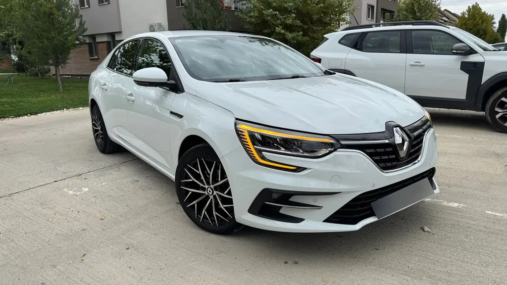 Fotografie: 2024 Renault Megane