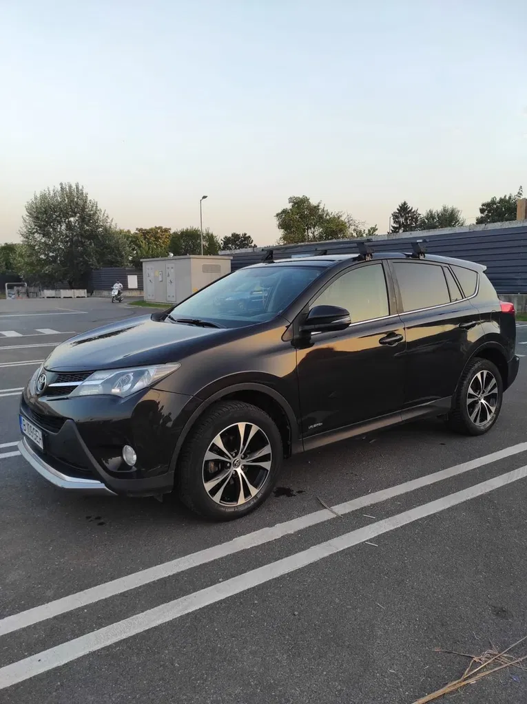 Fotografie: 2015 Toyota RAV-4