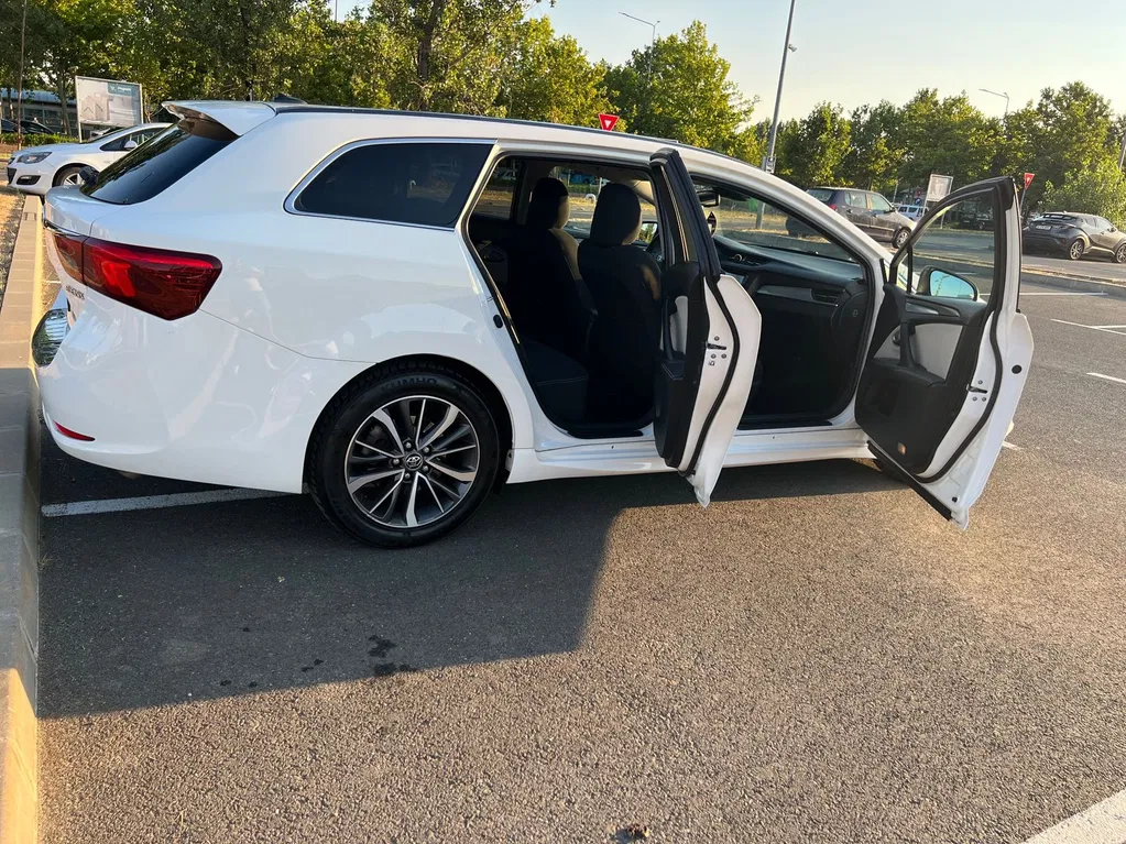 Fotografie: 2016 Toyota Avensis