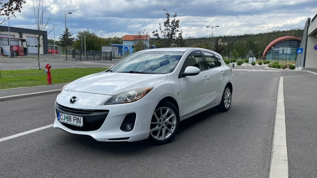 Fotografie: 2012 Mazda 3