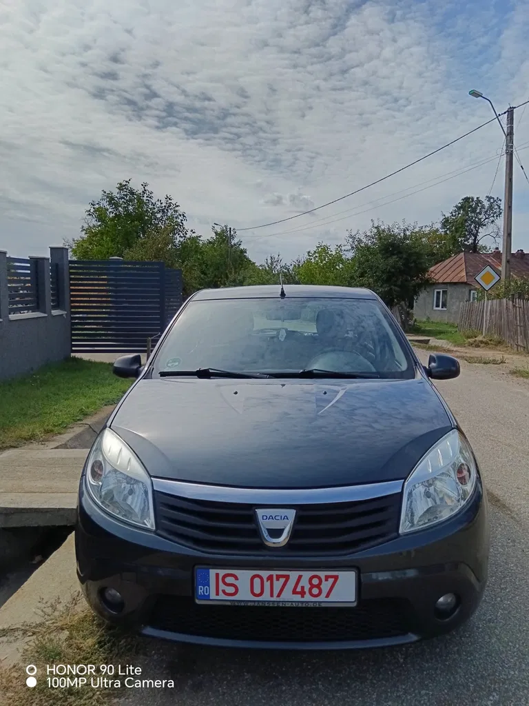 Fotografie: 2010 Dacia Sandero