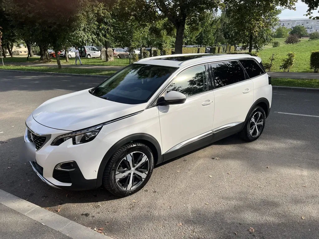 Fotografie: 2018 Peugeot 5008