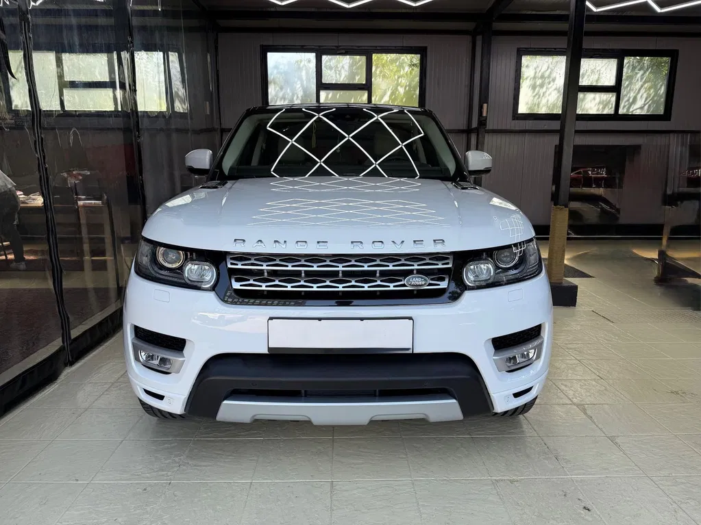 Fotografie: 2017 Land Rover Range Rover Sport