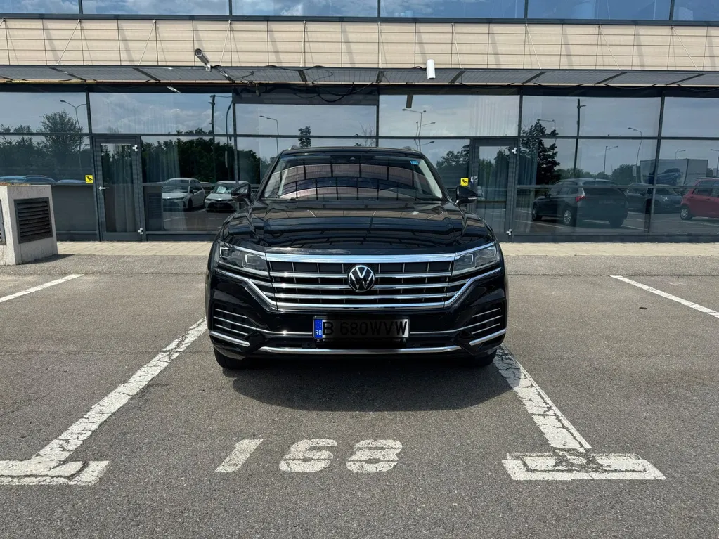 Fotografie: 2023 Volkswagen Touareg