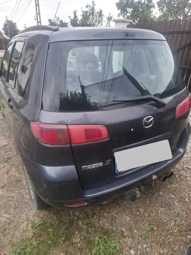 Fotografie: 2004 Mazda 2