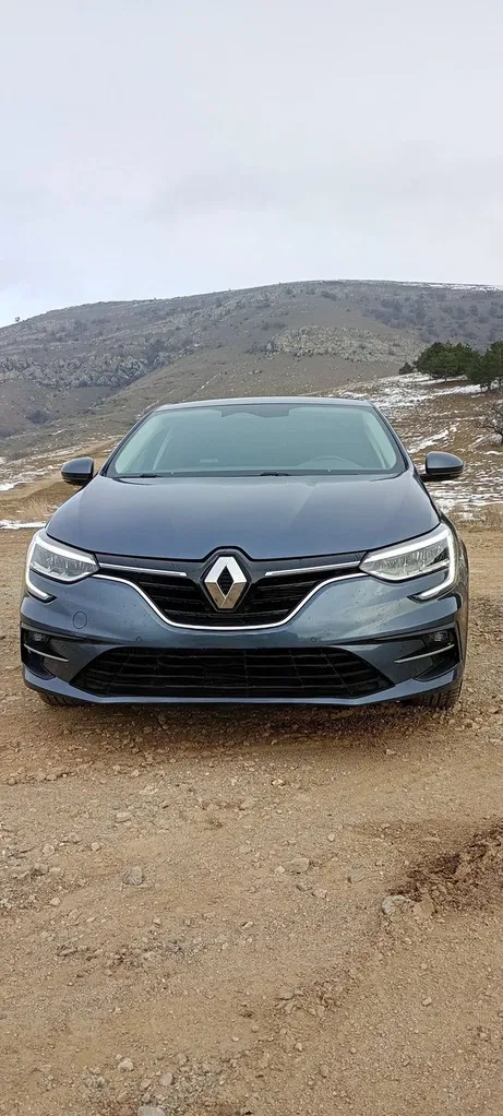Fotografie: 2024 Renault Megane